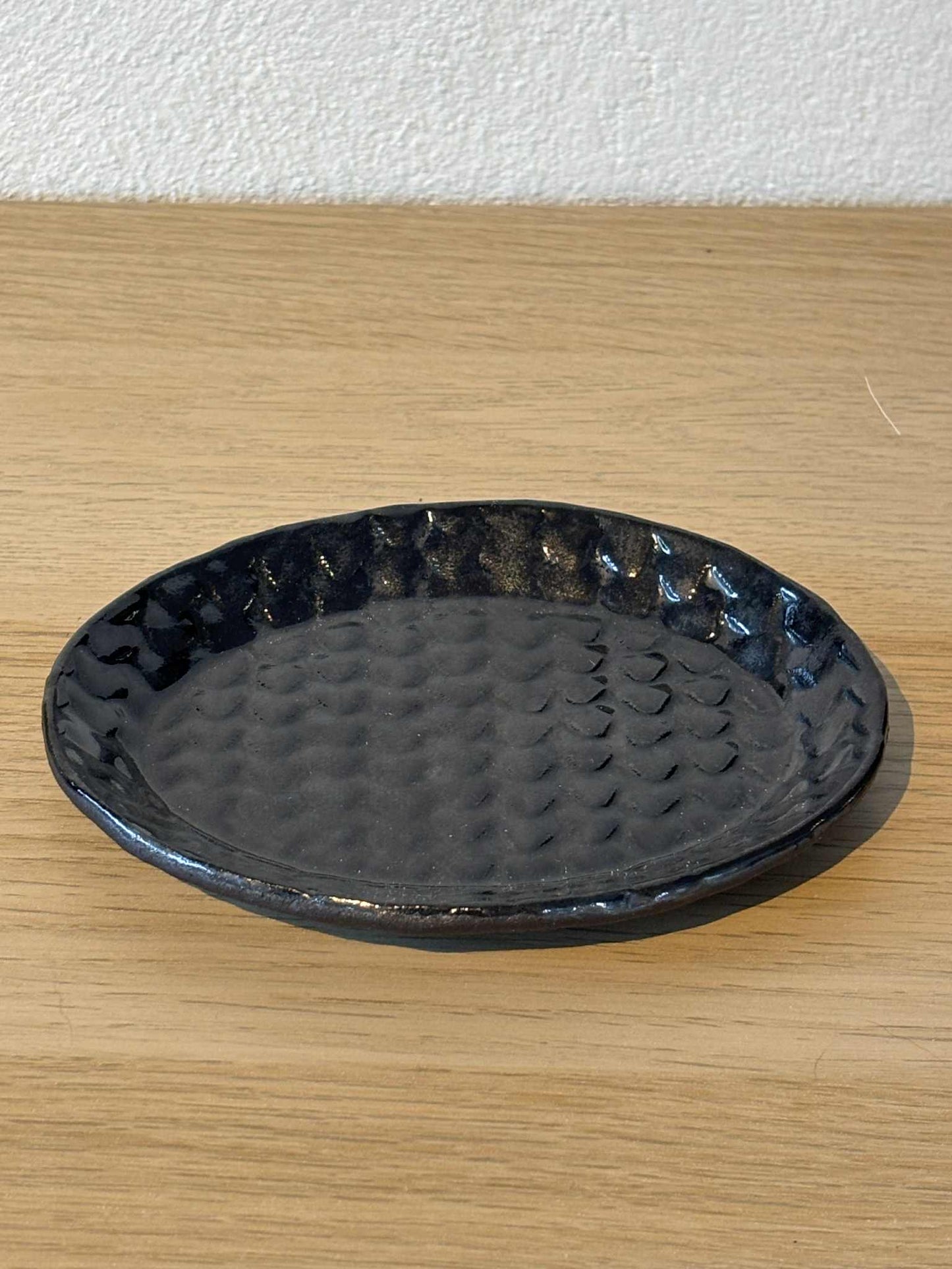 Liten skål med drage mønster